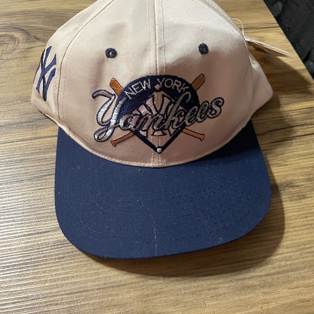 Yankees apparel 1 snap back. Vintage